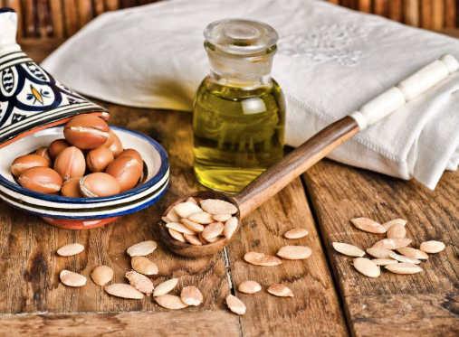 Les Secrets de Beauté du Maghreb : 5 Astuces Naturelles Pour un Glow Up Éclatant Sans Se Ruiner